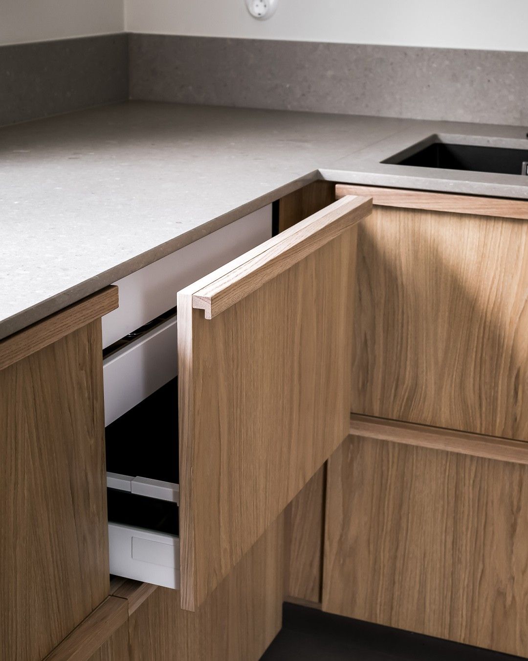 DID Electrical's Top Smart TV Accessories